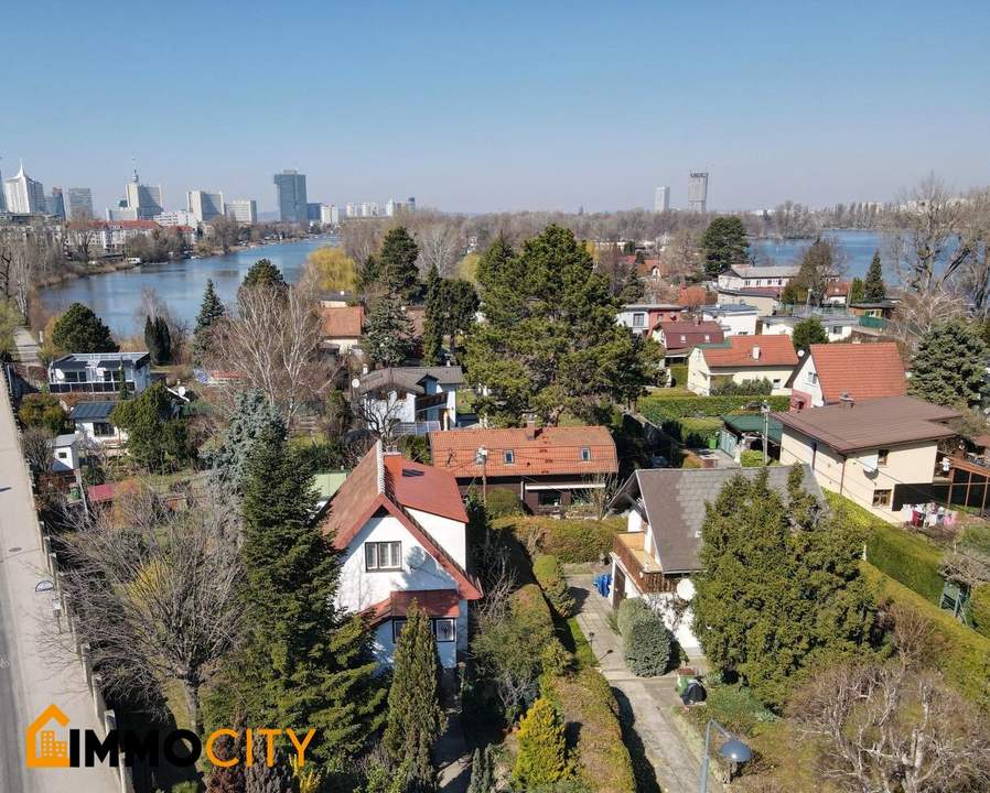 Wohnen am Wasser – Haus mit großem Garten, 2 Badeplätzen & Bootsanlegemöglichkeit an der Alten Donau | Dampfschiffhaufen 44, 1220 Wien