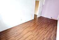 Make Altbau great again - Wohnträume selbst gestalten! Sanierungsbedürftige Altbauwohnung! U-Bahn ums Eck + Traumhaft renoviertes Altbauhaus + Optimalste Infrastruktur und Anbindung! Worauf warten Sie noch?