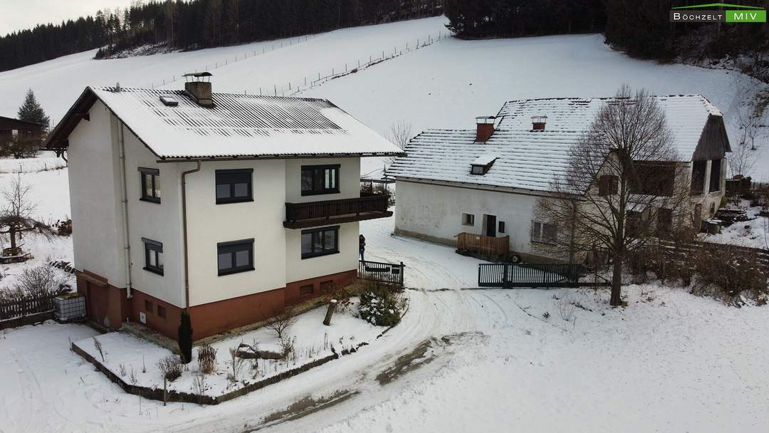 SANIERUNG 2025: Geräumiges Einfamilienhaus mit angeschlossener Kleinlandwirtschaft (Neben- und Stallgebäude) mit ca. 2.700 m² Grund