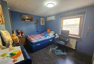 Großzügiges Zweifamilienhaus mit Garten und Pool