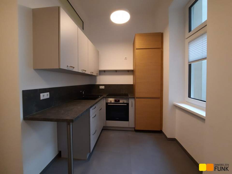 Sanierte 2 Zimmer-Altbauwohnung mit Balkon