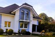 GROSSZÜGIGER FAMILIENHIT MIT GARTEN UND POOL