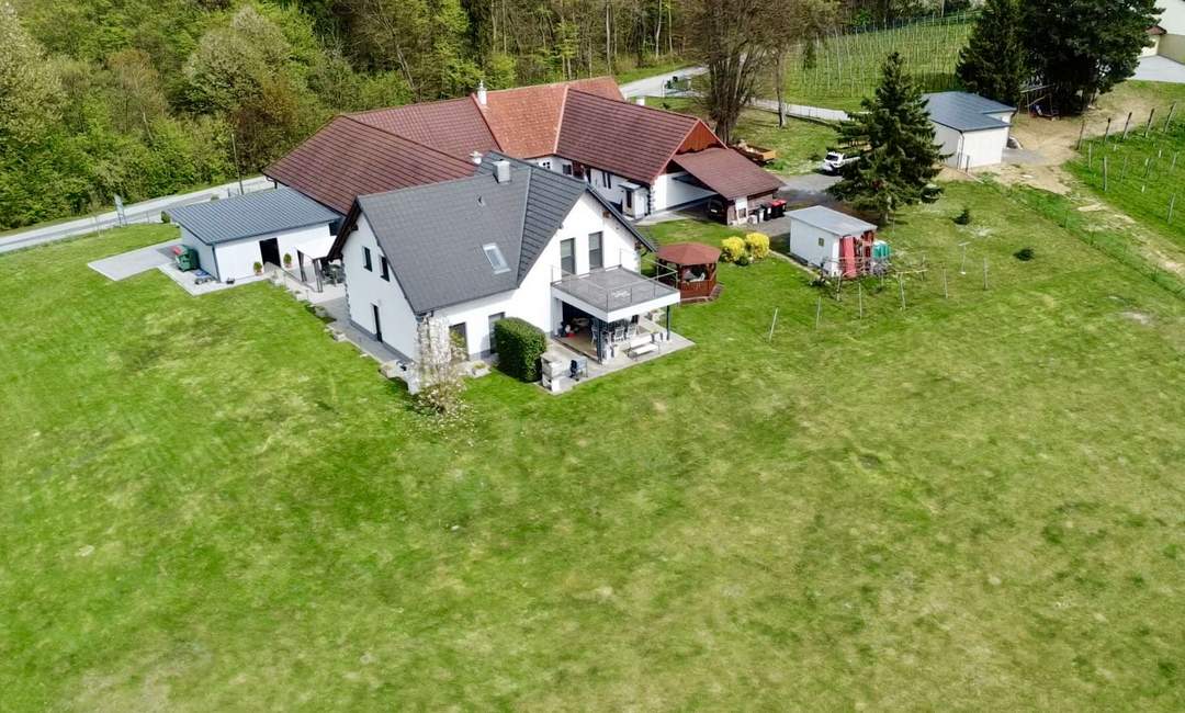 Exklusives Wohnensemble im sonnigen Südburgenland: Zwei Wohneinheiten auf über 3.500 m² Grund
