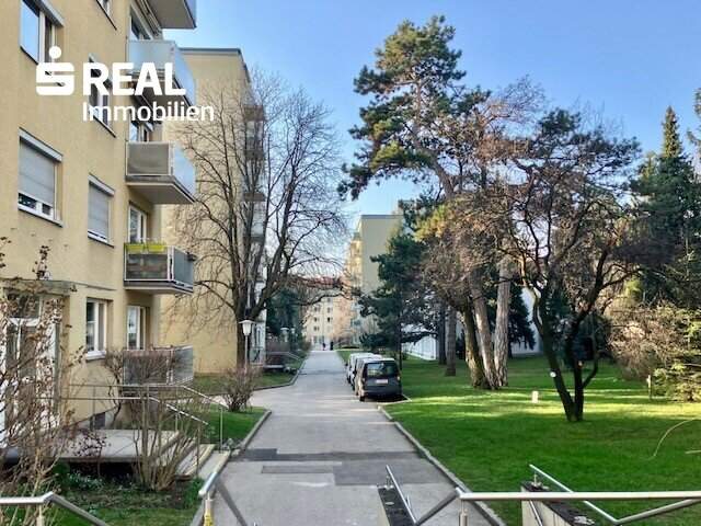 TOP RUHELAGE - IDEALE 2 ZIMMER WOHNUNG MIT BALKON
