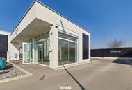Fahrzeugaufbereitungs-Halle mit Shop bei hochfrequentiertem Waschpark