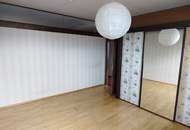 DB IMMOBILIEN | Sanierungsbedürftige 4-Zimmer-Wohnung mit südseitiger Terrasse und traumhaften Ausblick!