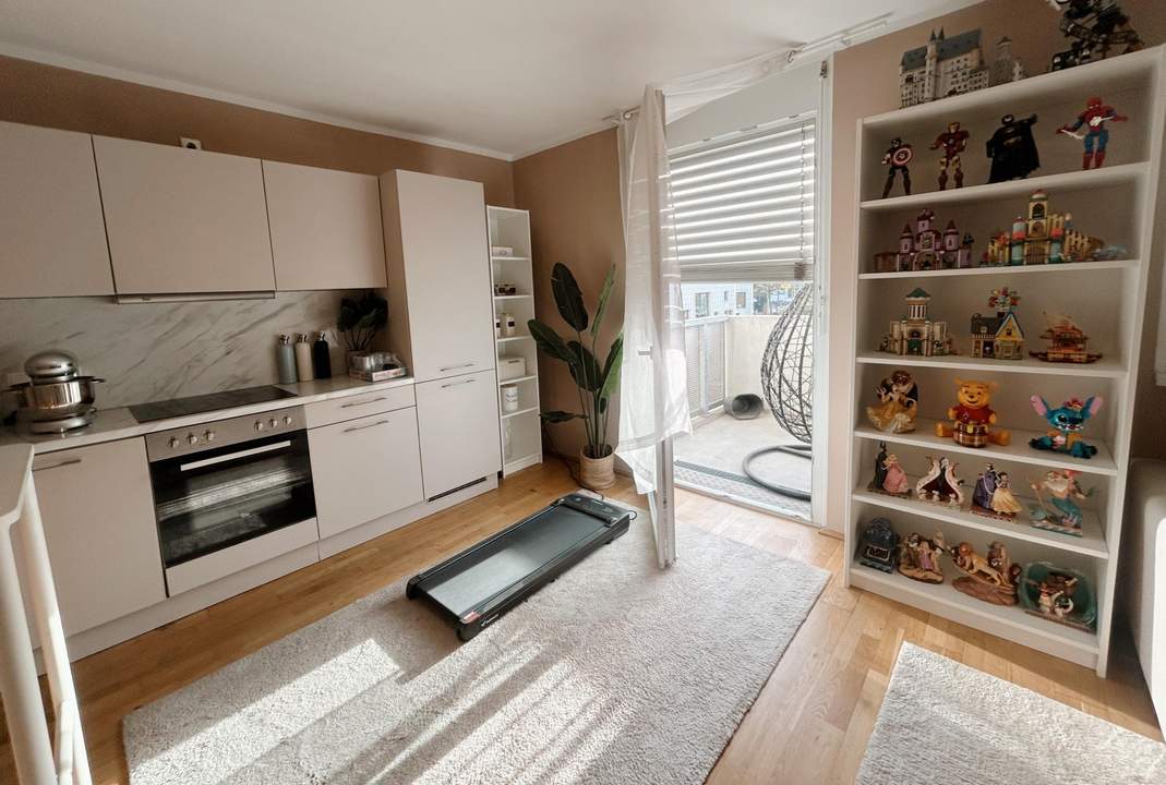 MÖBELABLÖSE MÖGLICH! Single-Wohnung mit großem Balkon + Deckenkühlung