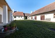"Zauberhafter Dreikanthof mit großem Gartenparadies bei Tulln"