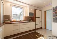 Hochwertiges Einfamilienhaus mit Garage, Pool und gepflegtem Eigengarten in Traun zu verkaufen!