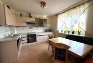 Großzügiges Ein- oder Zweifamilienhaus mit mehreren Nebengebäuden in zentraler Lage