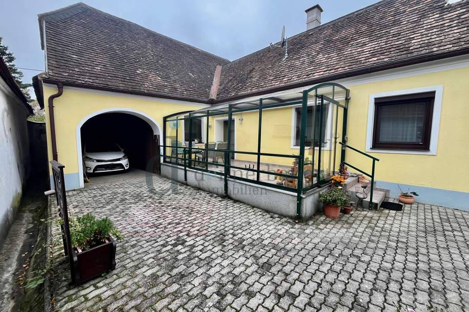 Einfamilienhaus mit 123 qm Wohnfläche und vielen gut erhaltenen Nebengebäuden in Unterretzbach!, Haus-kauf, 299.000,€, 2074 Hollabrunn