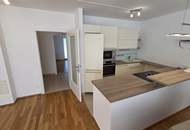 MIETE! Neuwertige Familienwohnung mit Garagenplatz!