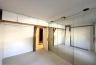 Eine helle, renovierungsbedürftige 3-Zimmer Dachgeschosswohnung &amp; PP // A bright, 3-room attic apartment in need of renovation &amp; parking //