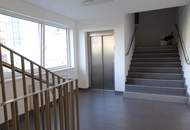 Neubauwohnung in Zentrumslage mit großer Balkon-Loggia und Carport