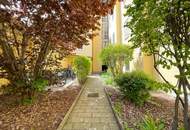 RUHELAGE NAHE JAKOMINIPLATZ | 2-Zimmer-Wohnung mit neuer Küche und Blick in den grünen Innenhof