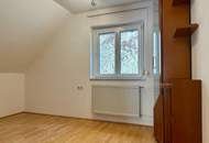 Geräumiges Ein- bzw. Zweifamilienhaus mit Wirtschaftsgebäude