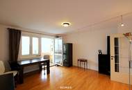 2 Zimmer + Loggia + Garagenplatz, toller Ausblick (4. Liftstock), Küche separat.