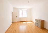 Teilrenovierungsbedürftige 2-Zimmer-Wohnung mit Balkon in urbaner Toplage
