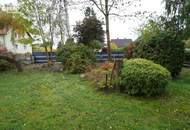 Bungalow in Siedlungsrandlage mit sensationellem Garten und Sauna-Bereich