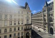 UNBEFRISTET - <> Repräsentatives 7-Zimmer Altbau-Büro mit Blick auf das Rathaus – ca. 300 m² in bester Innenstadtlage