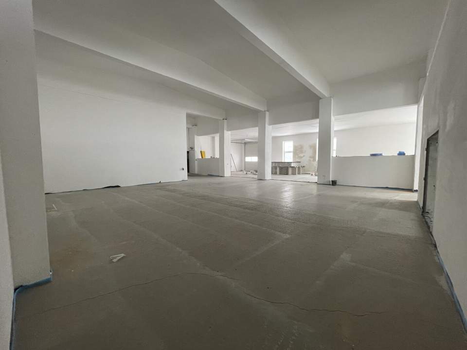 Helle Gewerbehalle mit Verkaufsraumcharakter in 2601 Sollenau bald zu vermieten