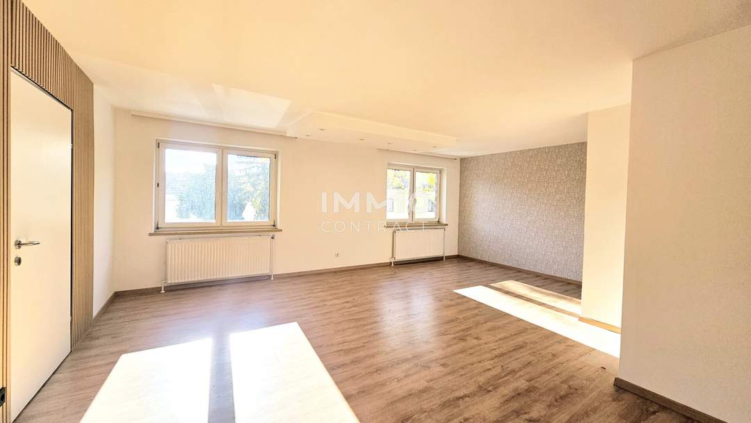 Sonnige, sehr große 4-Zimmer-Wohnung - zwei Bäder, große Küche - im Zentrum von Laxenburg