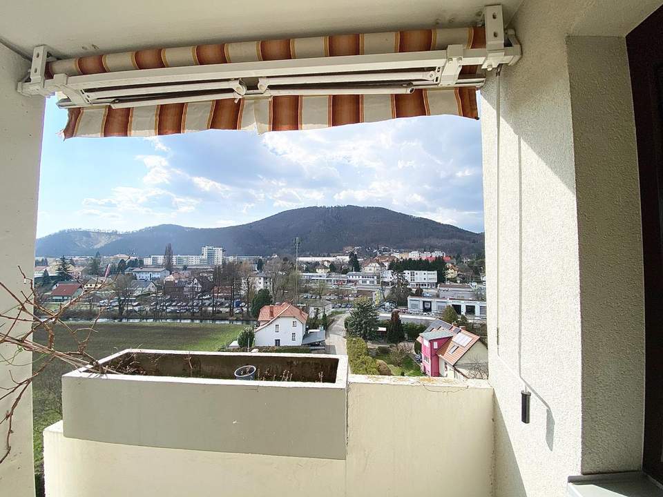 Loggia, Aussicht & perfekte Infrastruktur – 2-Zimmer-Wohnung im 7. Stock
