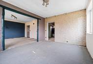 "Einfamilienhaus mit großem Entwicklungspotenzial – 738 m² Grundstück in Ruhelage von Strasshof"