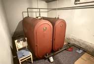 Großes Einfamilienhaus mit Veranda und Wirtschaftsanbau mit uneinsichtigen Garten + Ausbaupotential!