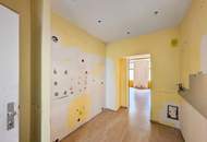 ++Q18++ Renovation-needed 2-room old building flat, lots of potential