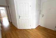 Top-sanierte, ruhige Altbauwohnung mit 4,5m² Balkon