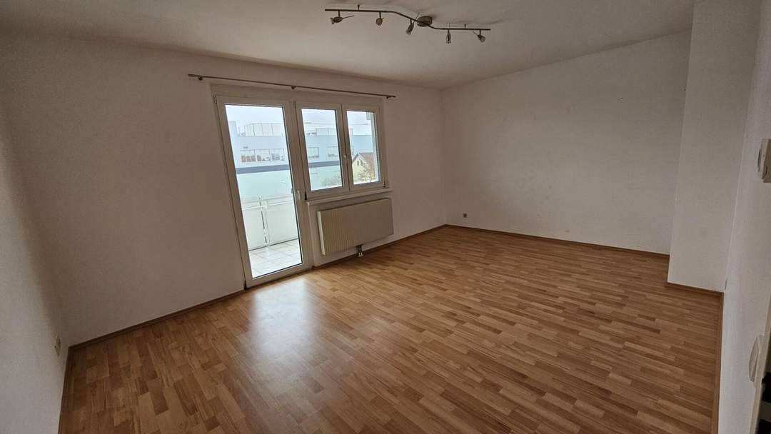 Unbefristete 3-Zimmer-Wohnung mit Loggia!