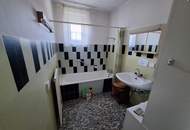 Zwei zusammengebaute Bungalows mit einem Preis