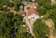 "Großzügiges Grundstück mit Pferdehof und sanierungsbedürftigem Haus – nur Minuten von Wien entfernt"