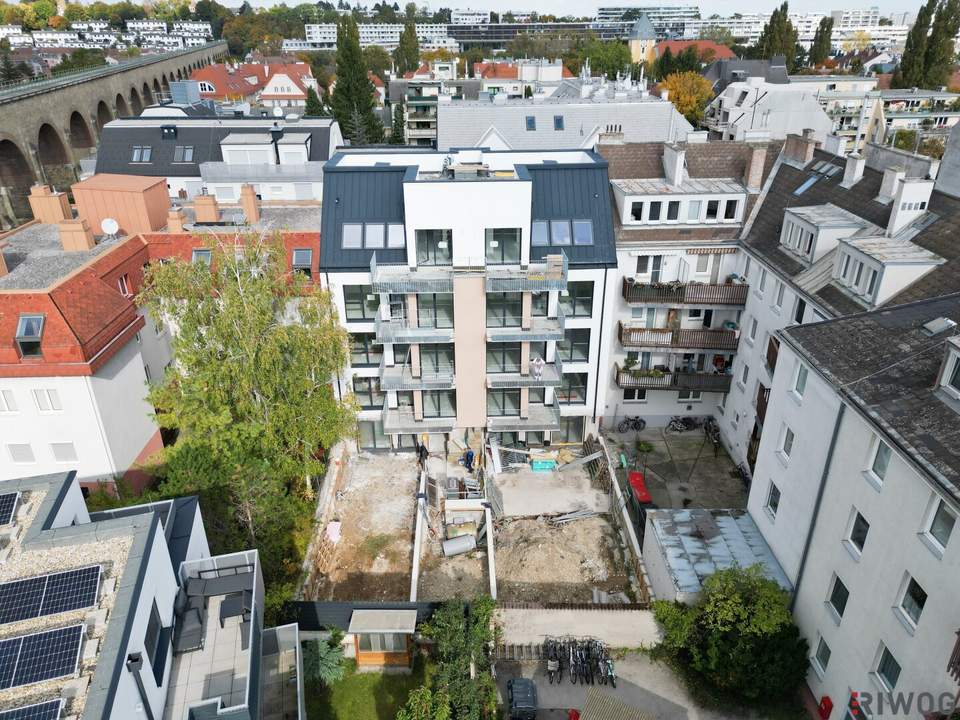 Heller Erstbezug | Hofseitige 2-Zimmerwohnung mit Balkon | Luftwärmepumpe | nähe Liesing &amp; Riverside | Fertigstellung 1Q2026