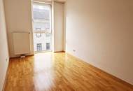 INNSTASSE, unbefristete 67 m2 Altbau, 2 Zimmer, Komplettküche, Wannenbad, Parketten, 3. Liftstock