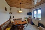 SOLIDES WOHNHAUS MIT EHEMALIGEM SOMMERHAUS, HERRLICHER TERRASSE UND POOL IN TRAUMHAFTER RUHELAGE