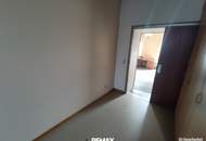 1 Zimmer Wohnung, schön geräumig und gut zu gestalten. Angenehme Lage.
