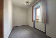 Sanierungsbedürftige Eigentumswohnung in St. Peter-Freienstein mit 4 Zimmern und Balkon