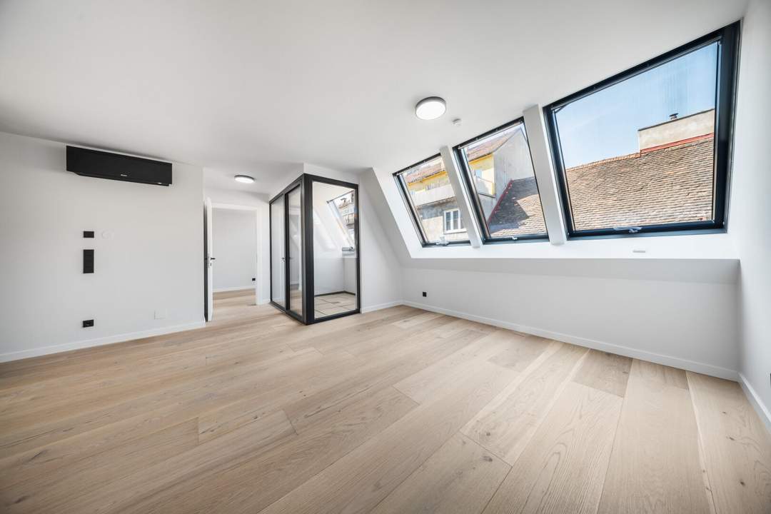 Sonniger Erstbezug mit Südwest-Loggia in neu ausgebautem Dachgeschoß!