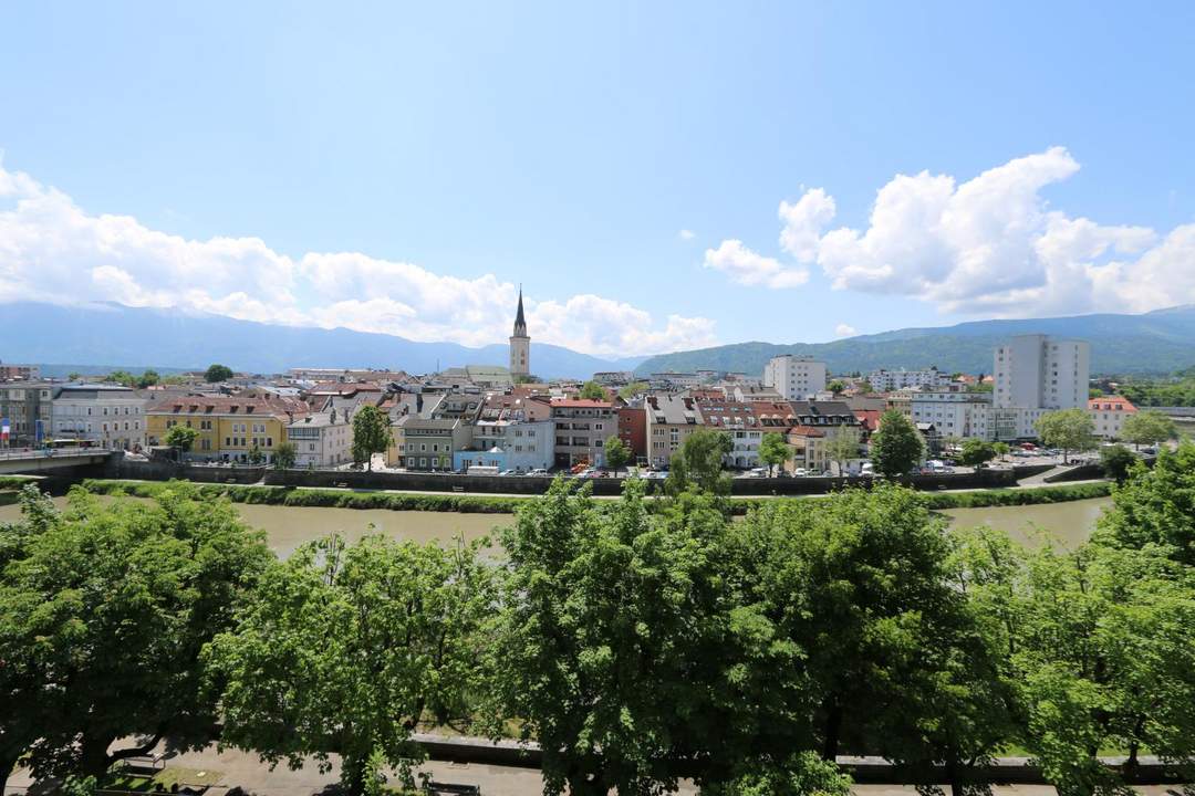 Erste Lage! großzügige 5 Zimmer Wohnung mit Balkon und toller Aussicht