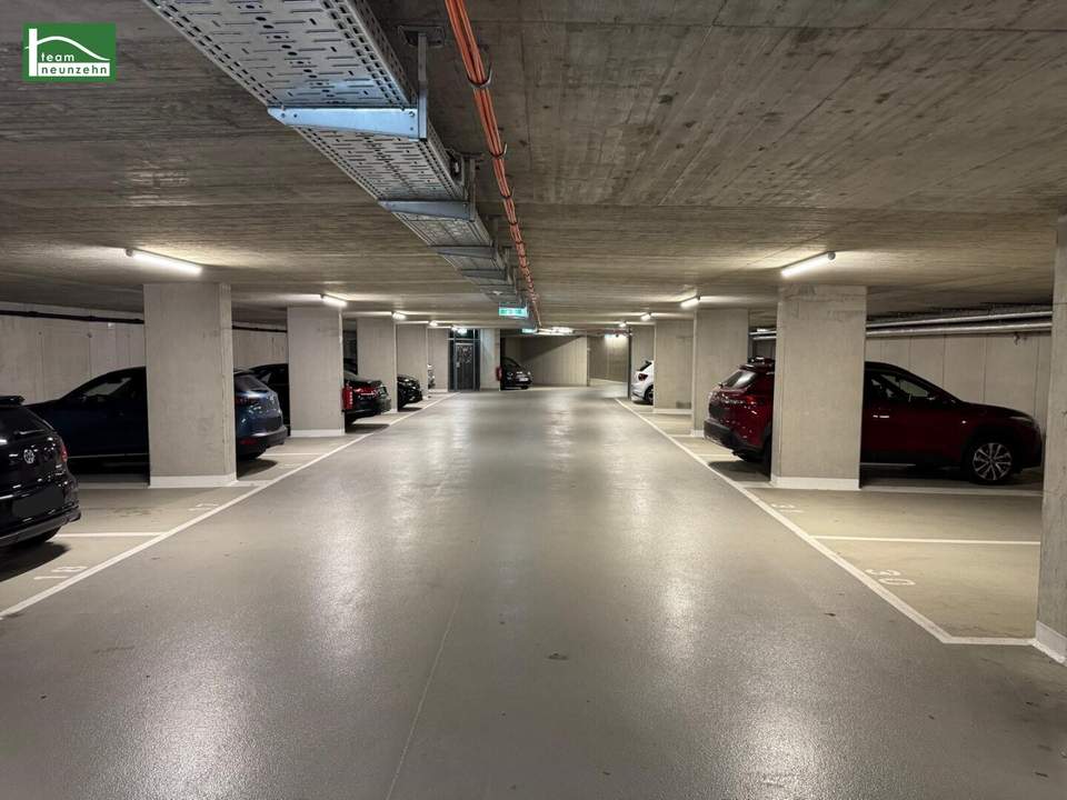 Schluss mit Parkplatzsuche – Tiefgaragenplatz in Simmering verfügbar!