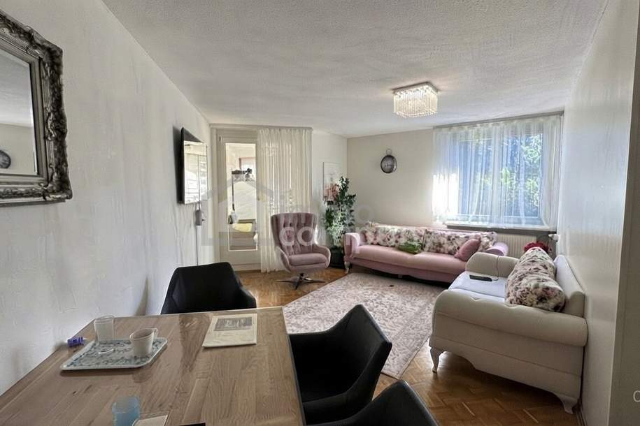 Götzis - Helle Eigentumswohnung im obersten von drei Stockwerken, 3 Zimmer, Loggia mit Glasfront zum Öffnen oder Schließen, 77 m2 + 9 m2 Loggia, Gesamt 86 m2, inkl. 1 TG und 1 Kellerabteil., Wohnung-kauf, 335.000,€, 6840 Feldkirch