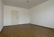 Sanierte Familienwohnung vereint höchsten Wohnkomfort mit einer entspannten Grünlage und herrlichem Ausblick! Freuen Sie sich auf ein durchdachtes, flexibles Raumkonzept – perfekt für modernes Wohnen. Jetzt dank KI-Visualisierung realitätsnah erleben!