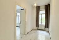 Beliebte Gegend! Südwestseitiger Altbau mit Balkon in ruhiger Seitengasse!