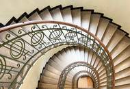 SANIERTE ALTBAUPERLE MIT BALKON I Belvedere &amp; Schweizergarten Nähe I Barrierefreier Zugang mit Lift I Fischgrätparkett &amp; Fußbodenheizung I perfekte öffentliche Anbindung