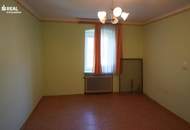 Großes Wohnhaus, großer Garten, große Maschinenhalle