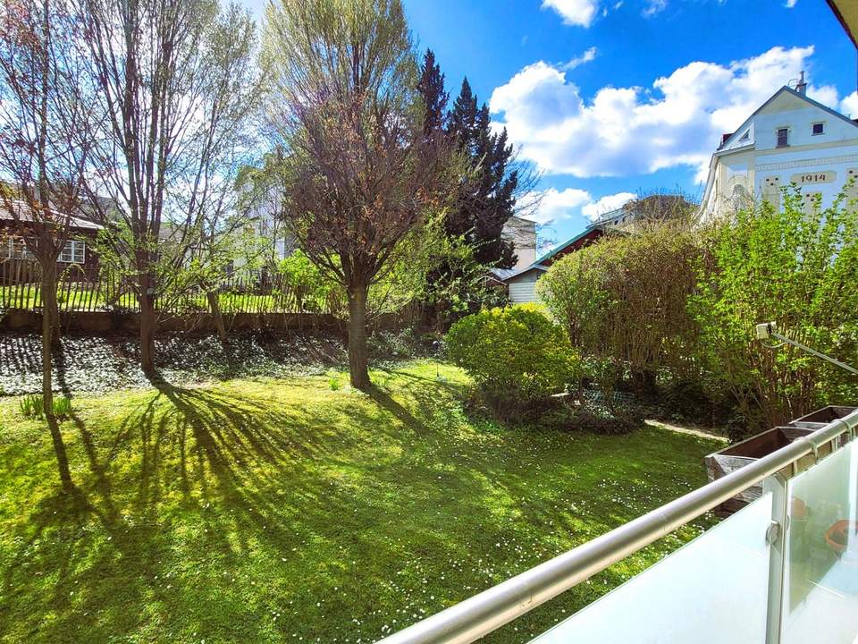 BALKONWOHNUNG IN RUHIGER STADTLAGE MIT EINEM IDYLLISCHEN GEMEINSCHAFTSGARTEN, DER SICH WIE DER EIGENE ANFÜHLT
