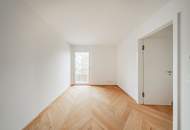 STOCK IM WEG - "Wohnen mit Stil &amp; Natur: Erstbezug mit Balkon, Fitness &amp; Garage"