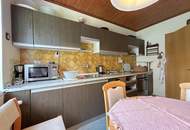 Vielseitiges Haus mit zwei Einheiten, guter Anbindung und eigenem Pool